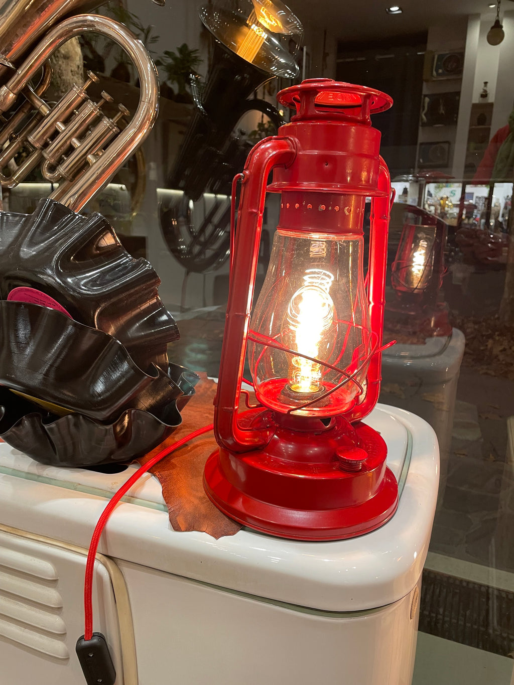 Lampada Da Tavolo realizzata da lampada ad olio rossa