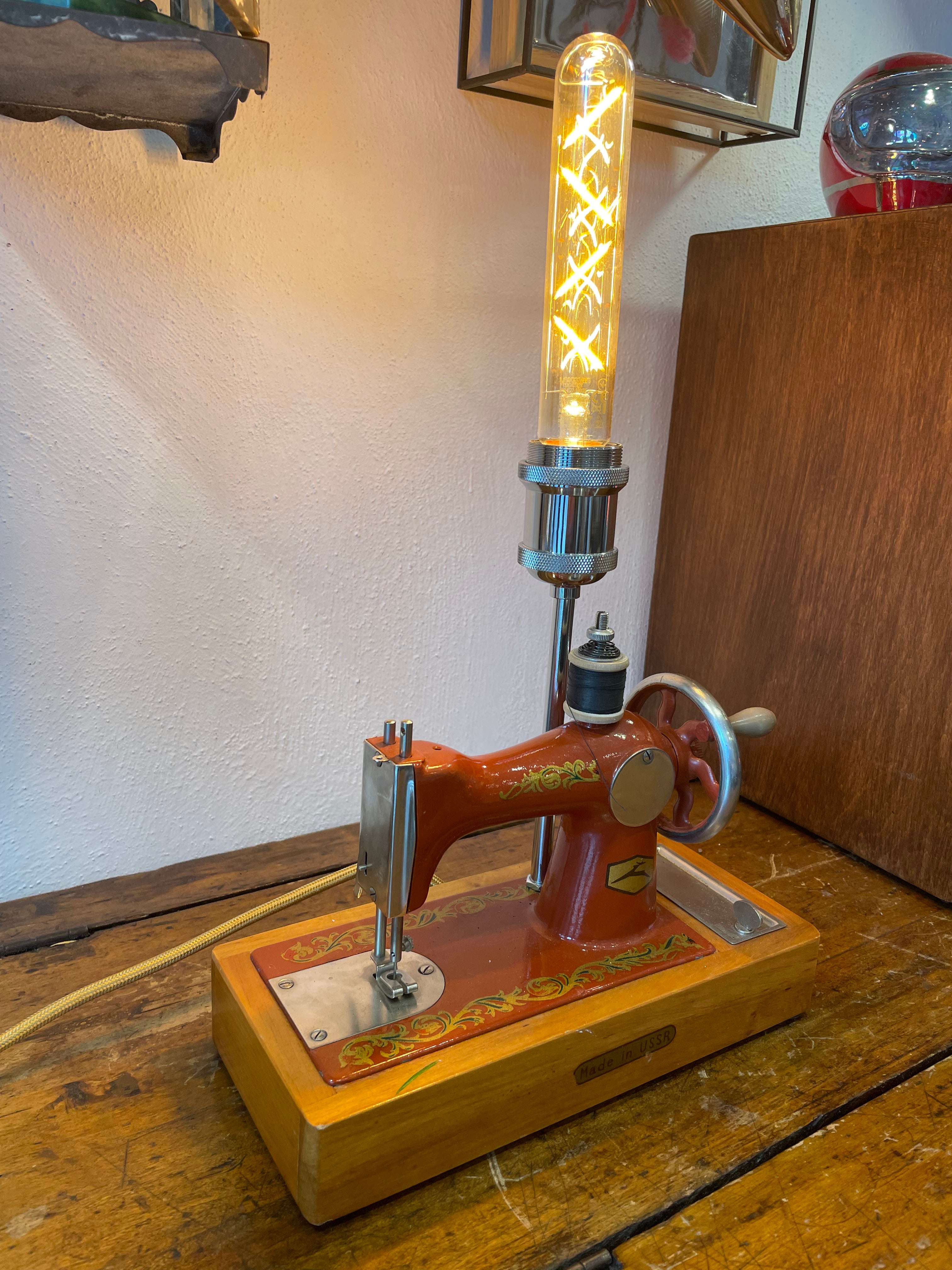 Lampada touch macchina da cucire Vintage “Made in USSR”