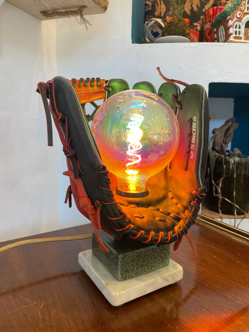 Lampada Da Tavolo realizzata su guantone da Baseball