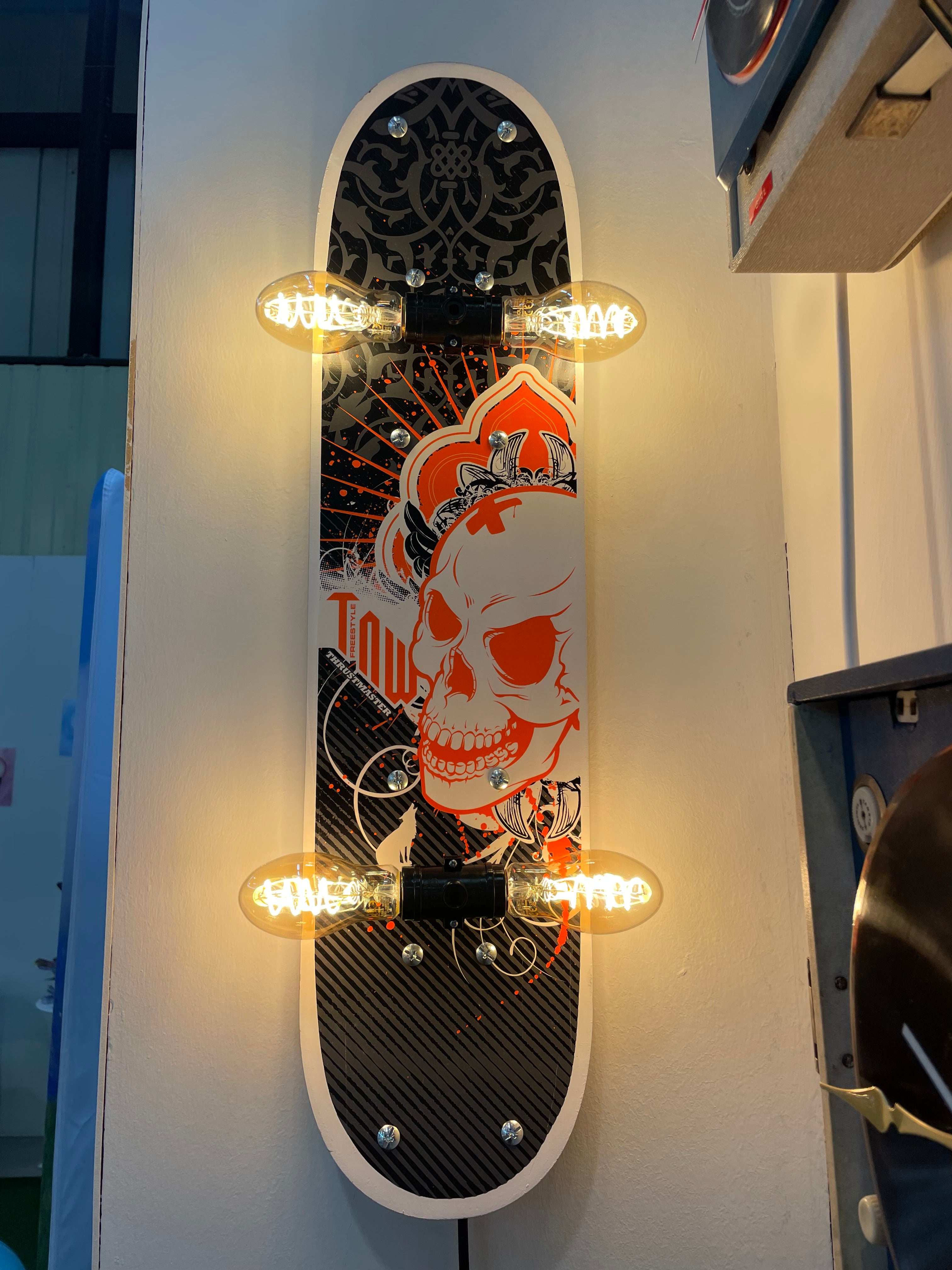 Lampada Skate teschio da parete