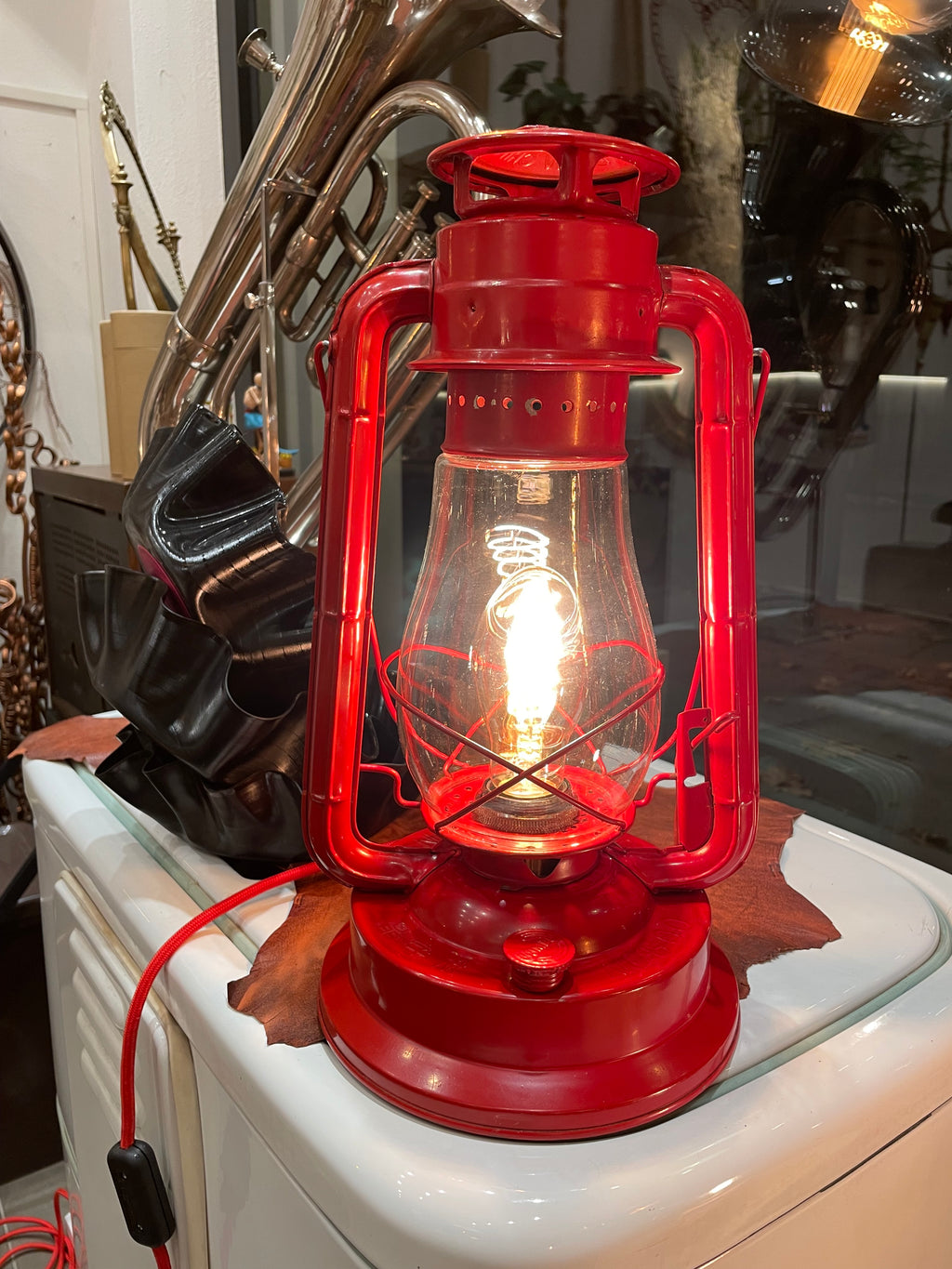 Lampada Da Tavolo realizzata da lampada ad olio rossa