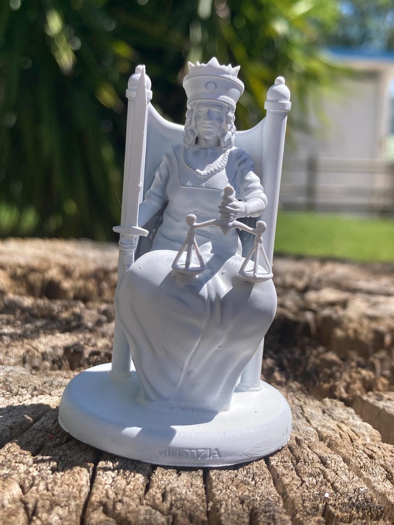 Miniatura Giustizia arcano maggiore tarocchi da dipingere (mini 3D) - Major Arcana The Justice Figurine to Paint (mini 3D)