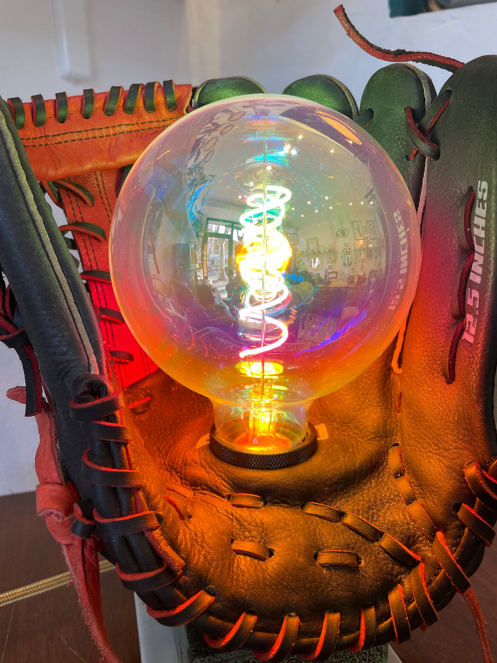 Lampada Da Tavolo realizzata su guantone da Baseball