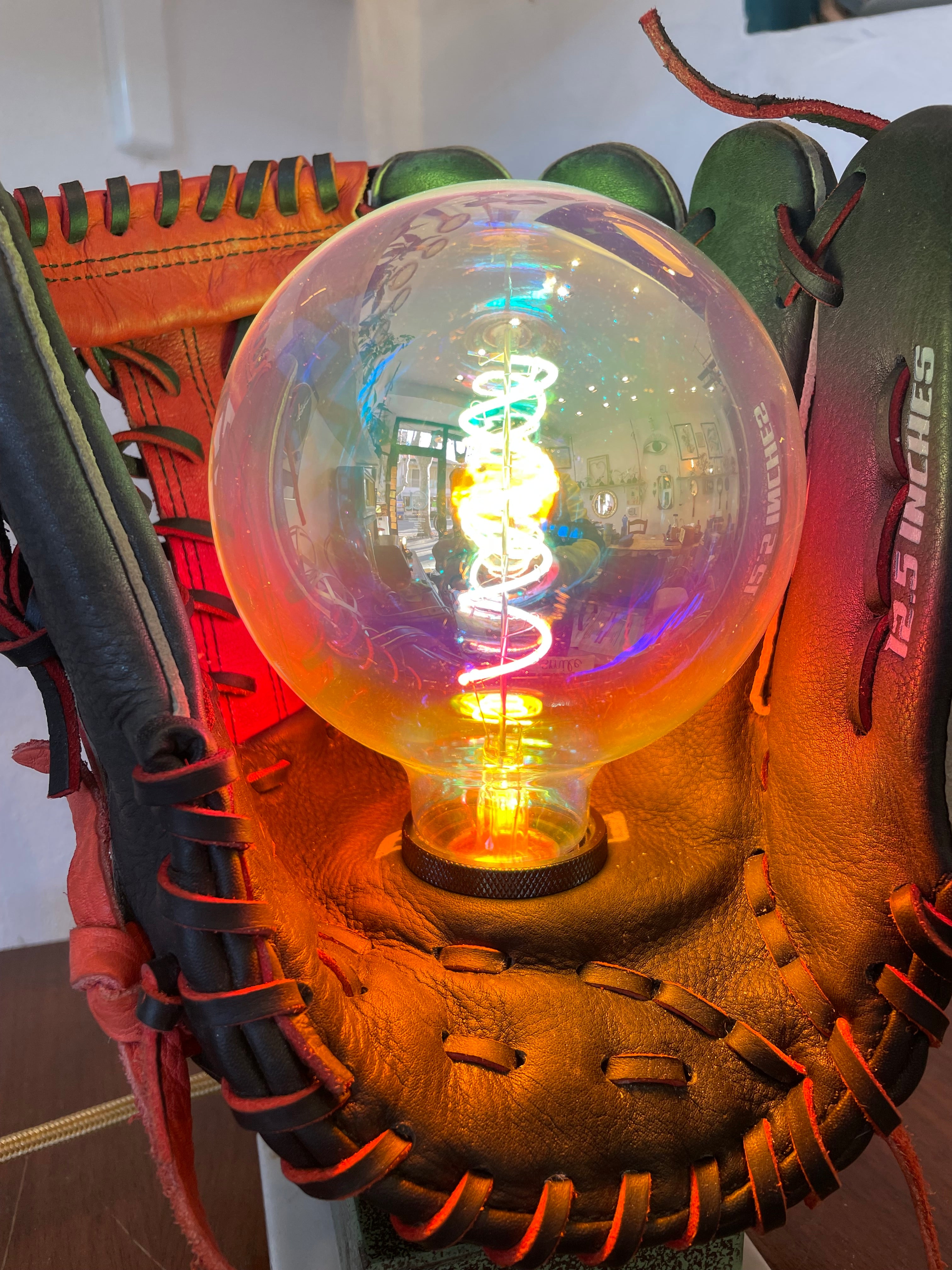 Lampada Da Tavolo realizzata su guantone da Baseball