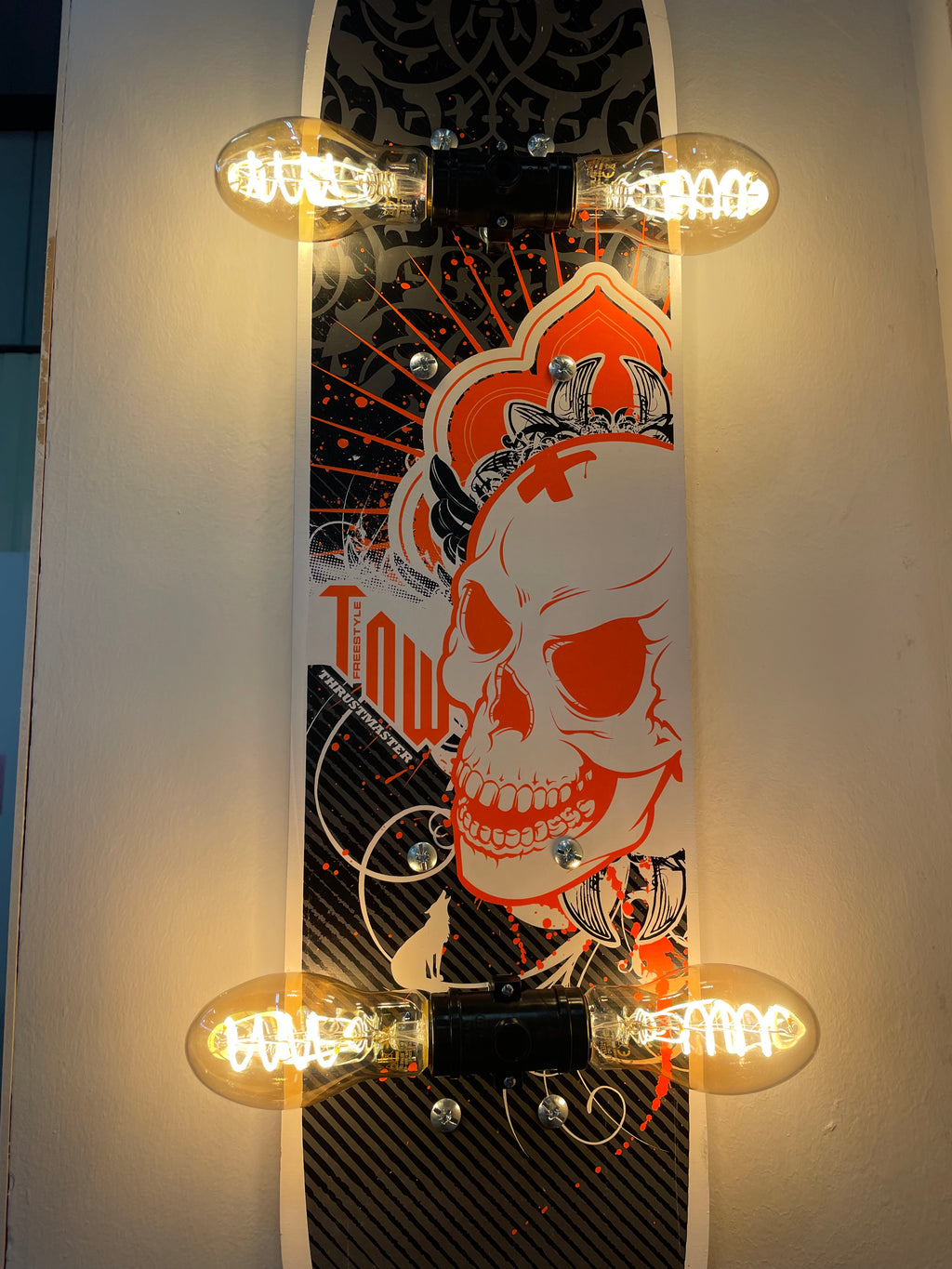 Lampada Skate teschio da parete