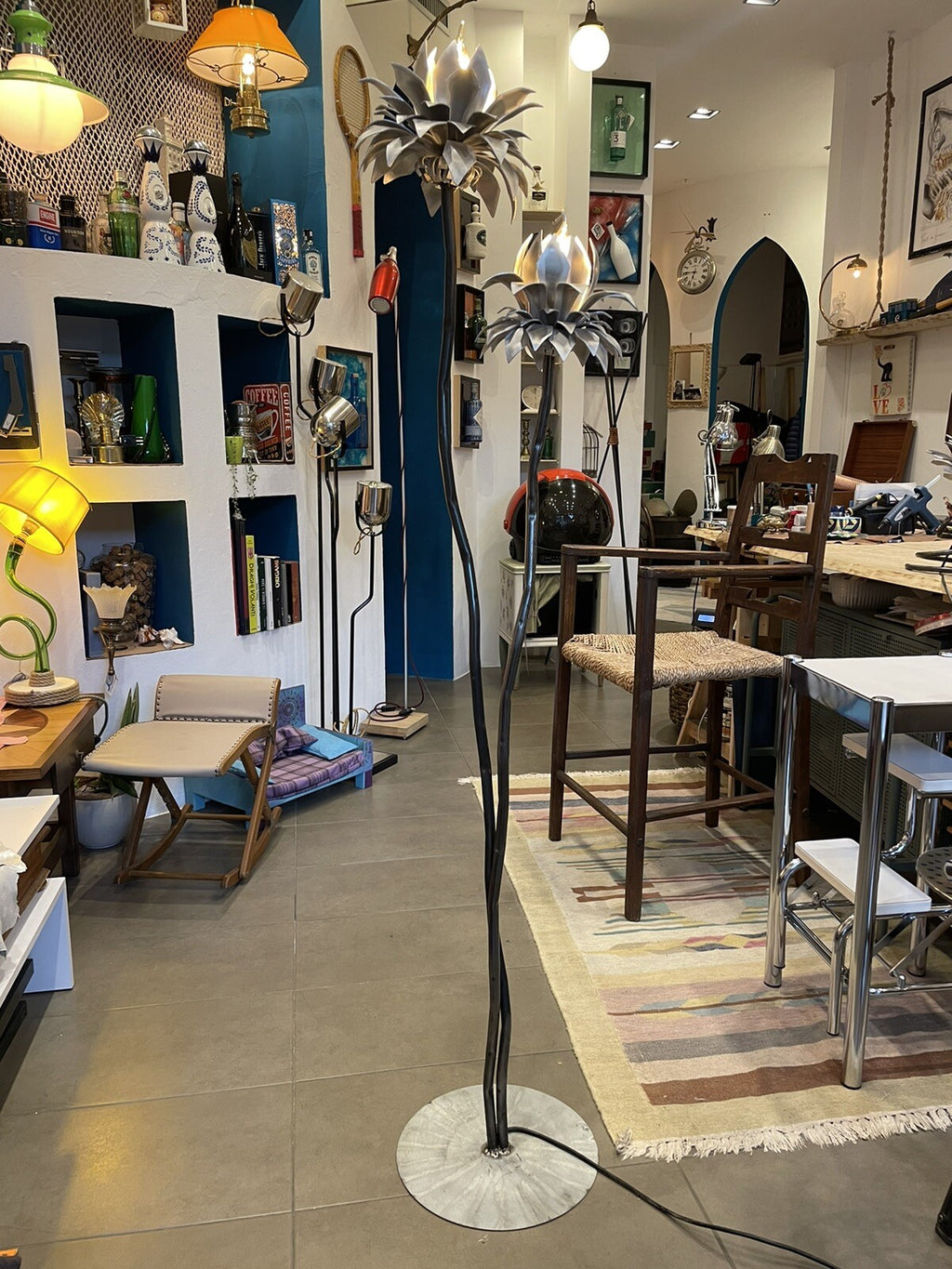 Piantana Artigianale In Ferro Barrio E Di Loto In. Alluminio