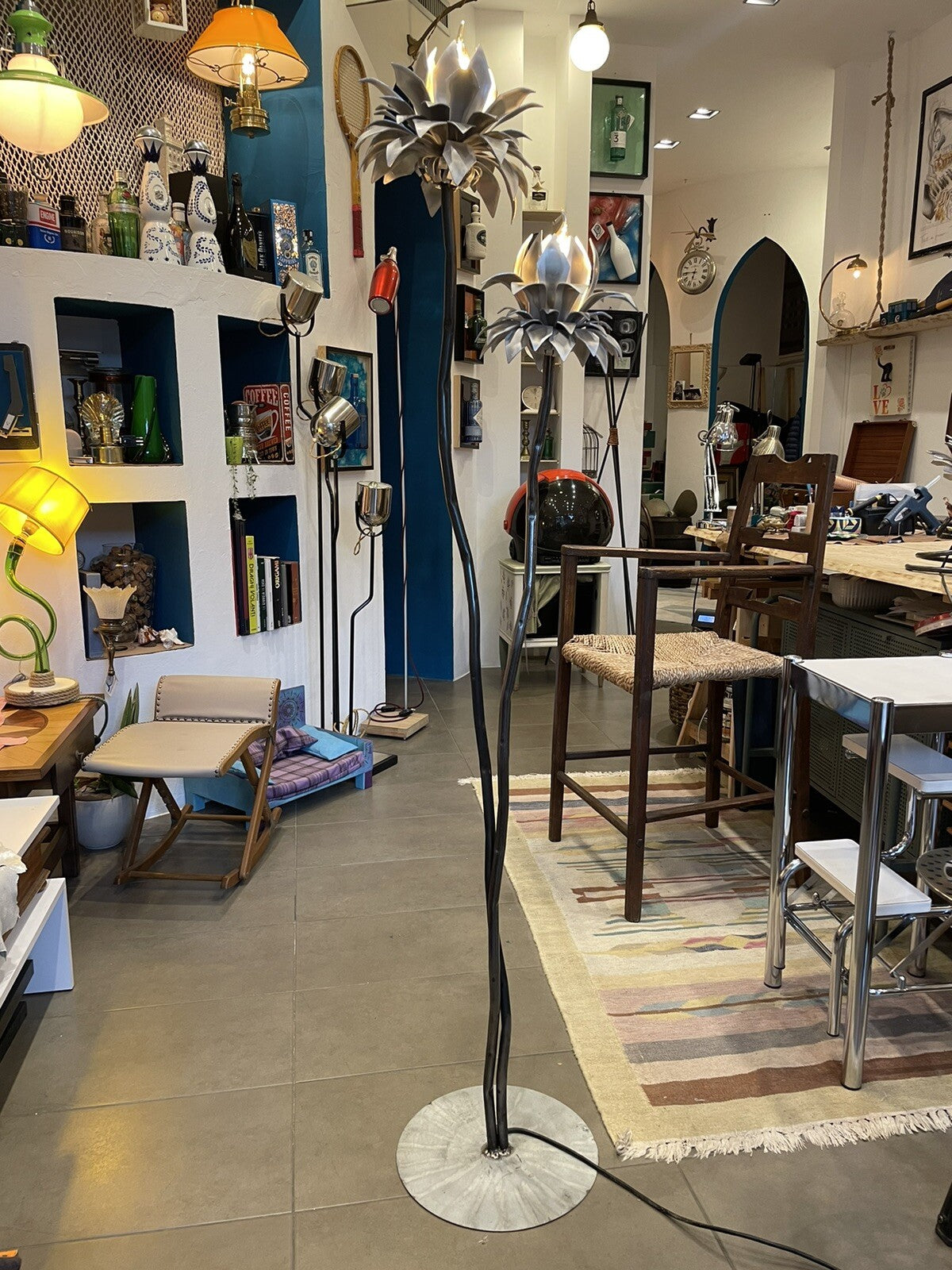 Piantana Artigianale In Ferro Barrio E Di Loto In. Alluminio