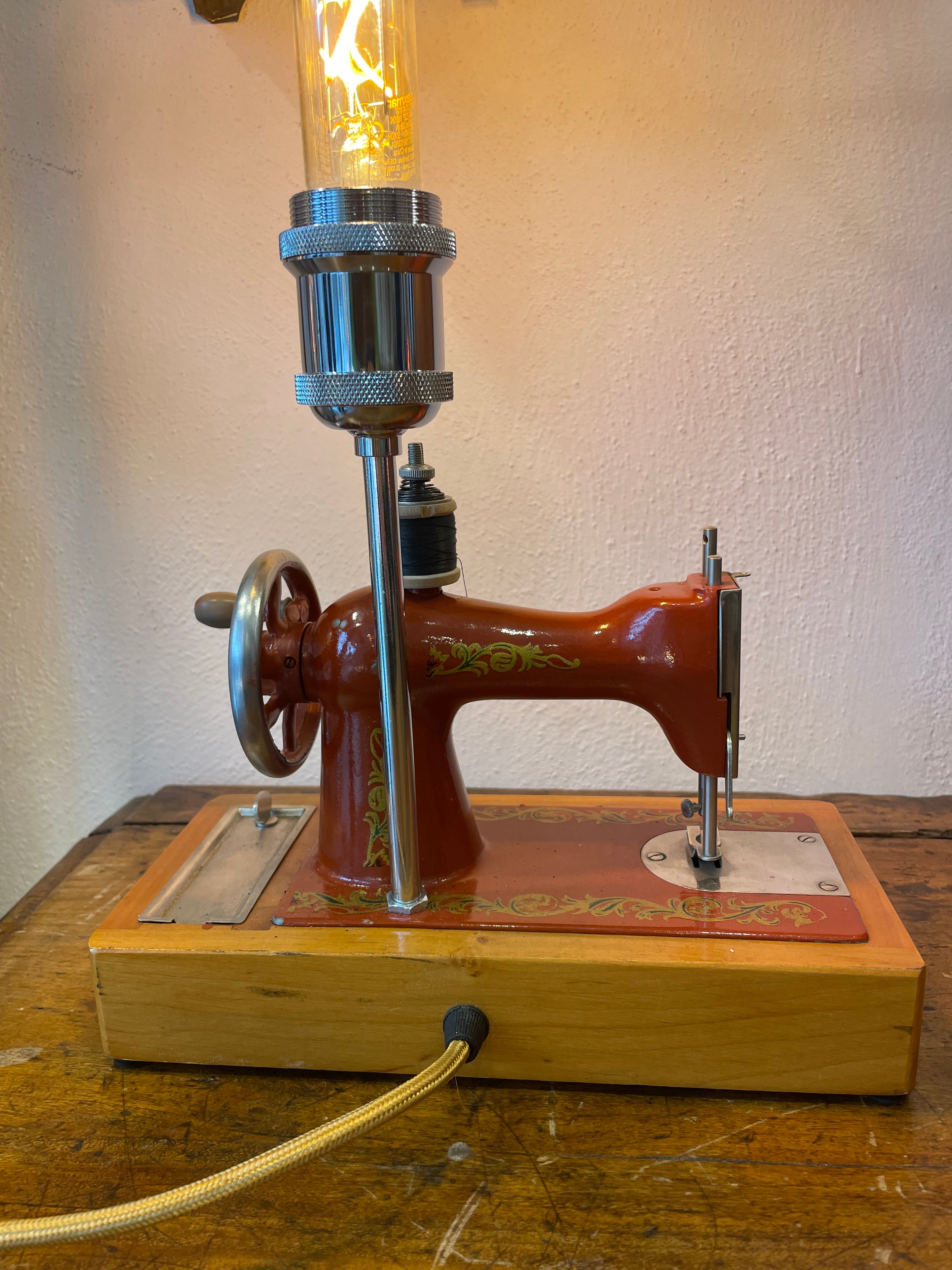 Lampada touch macchina da cucire Vintage “Made in USSR”