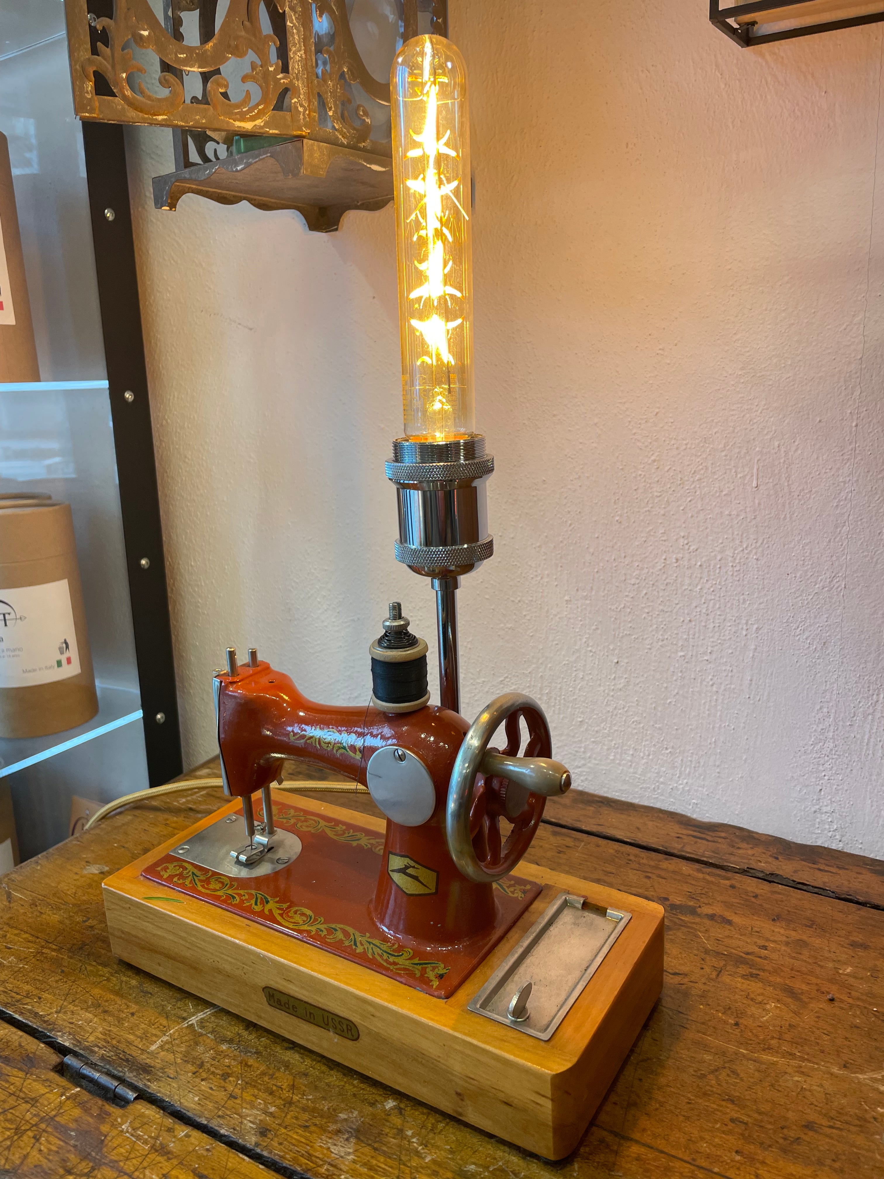 Lampada touch macchina da cucire Vintage “Made in USSR”