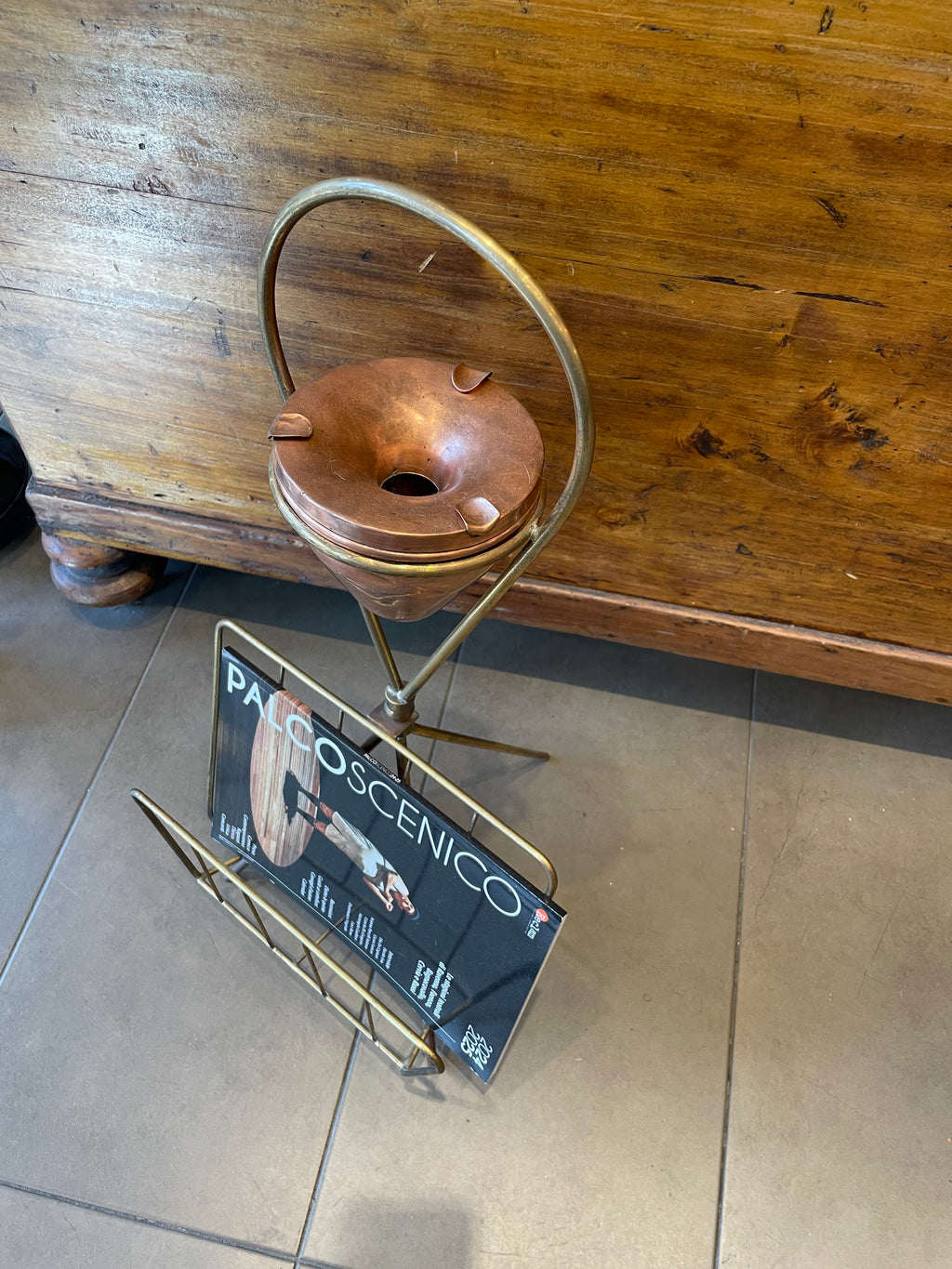 Portariviste Vintage anni 60’ con posacenere in rame