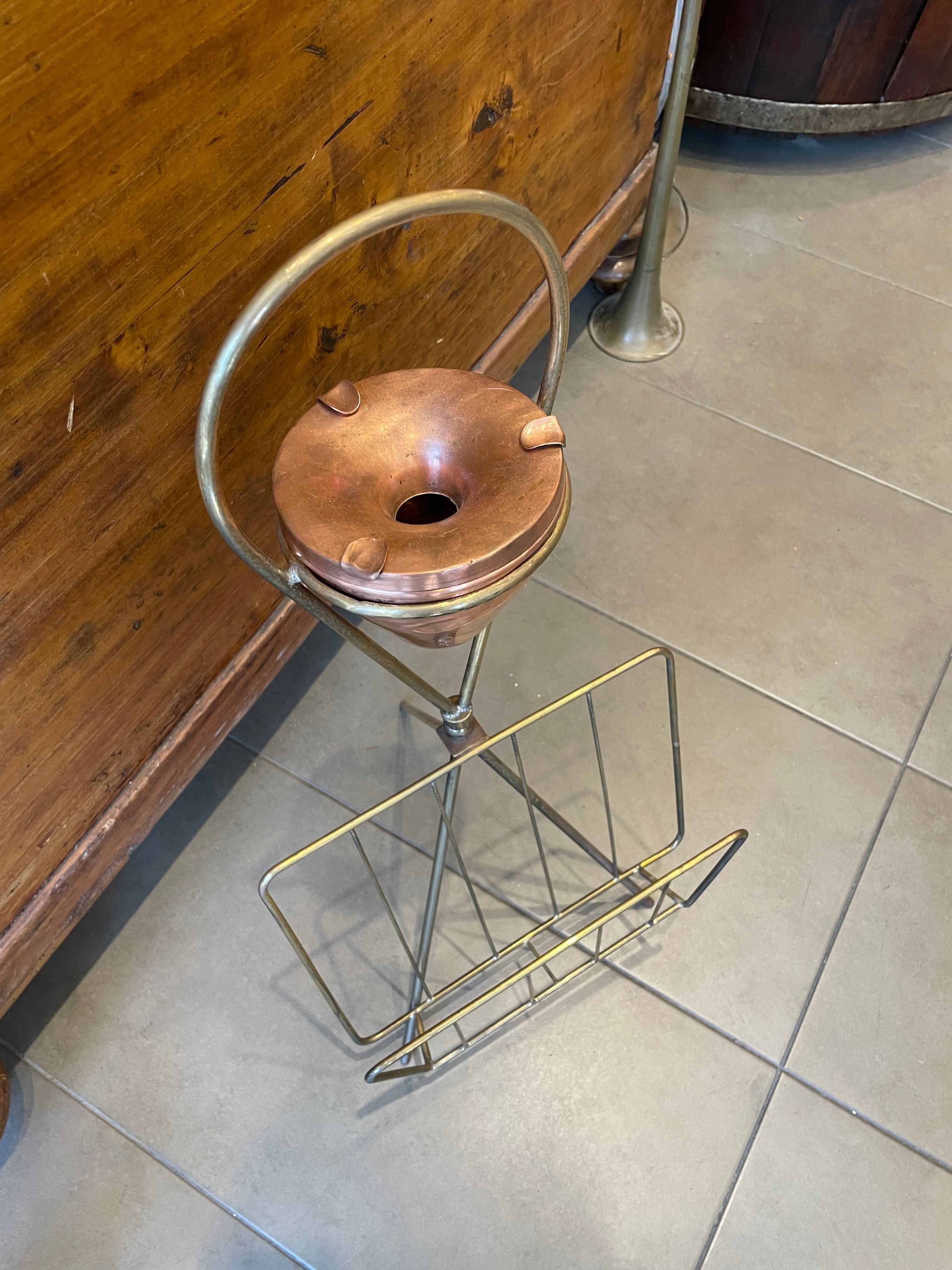 Portariviste Vintage anni 60’ con posacenere in rame