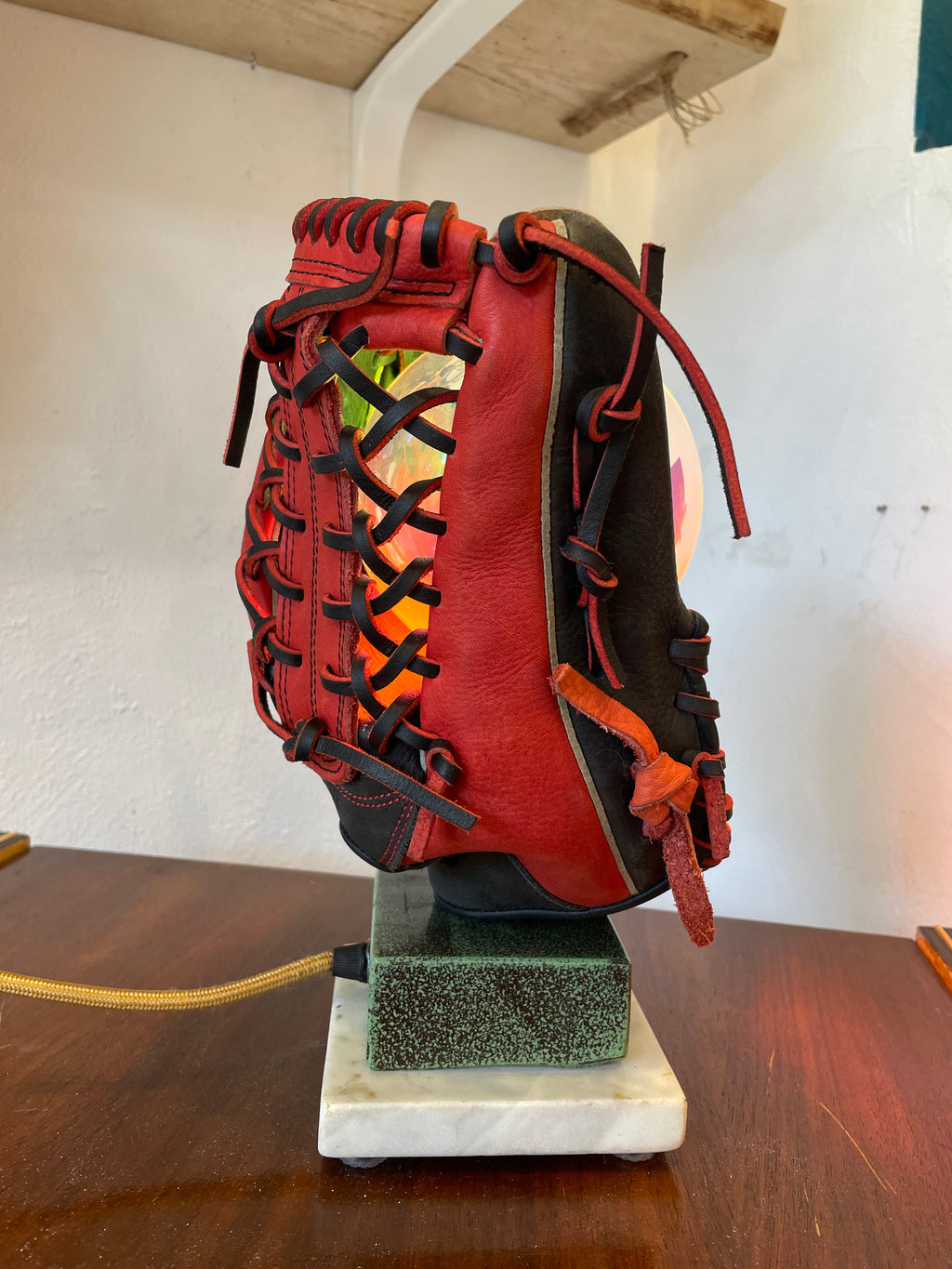 Lampada Da Tavolo realizzata su guantone da Baseball