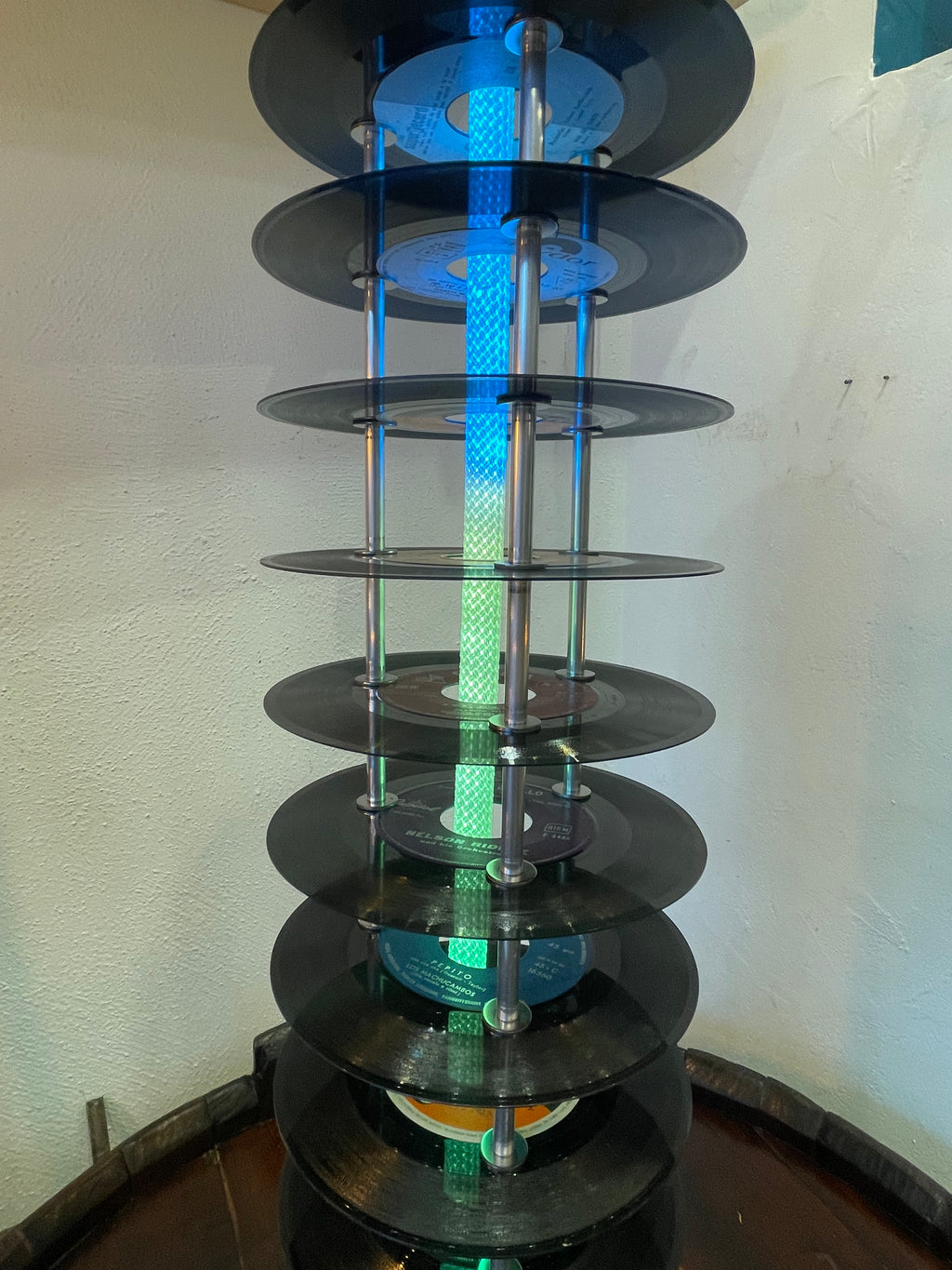 Lampada piantana vinili 45 giri