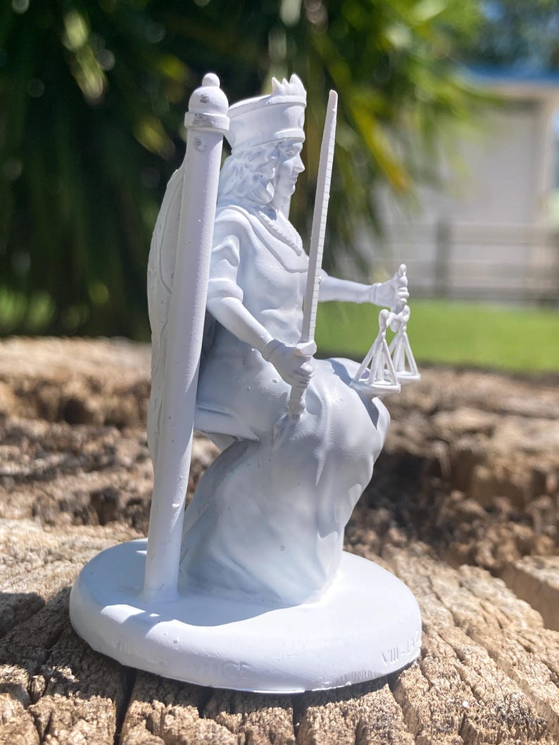 Miniatura Giustizia arcano maggiore tarocchi da dipingere (mini 3D) - Major Arcana The Justice Figurine to Paint (mini 3D)