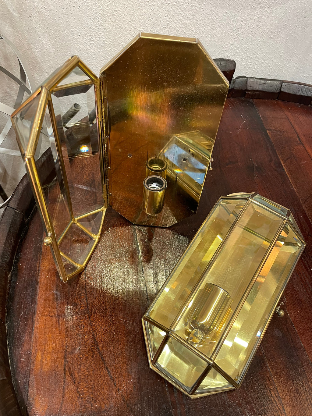 Coppia di applique anni ‘60 in ottone e vetri molati