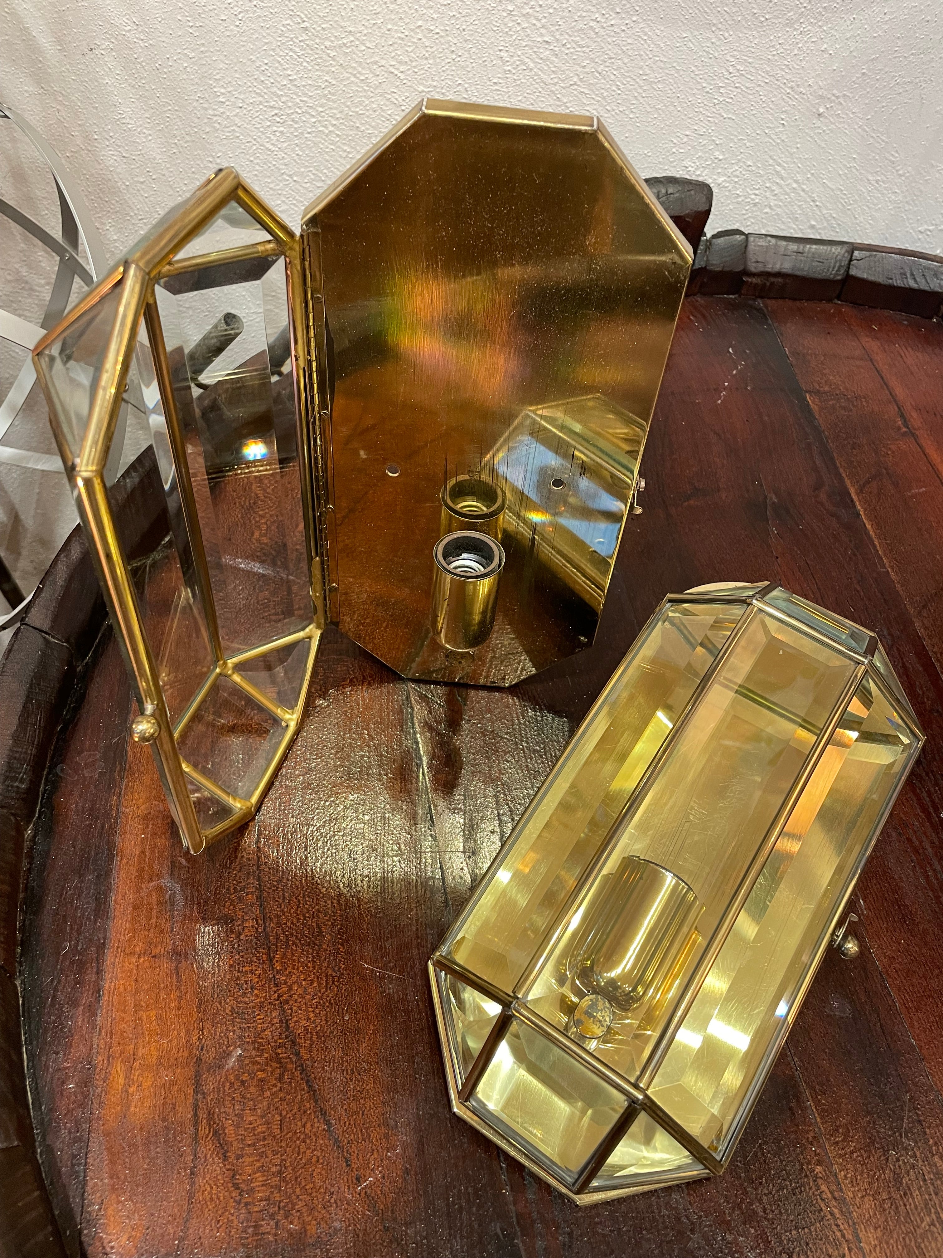 Coppia di applique anni ‘60 in ottone e vetri molati