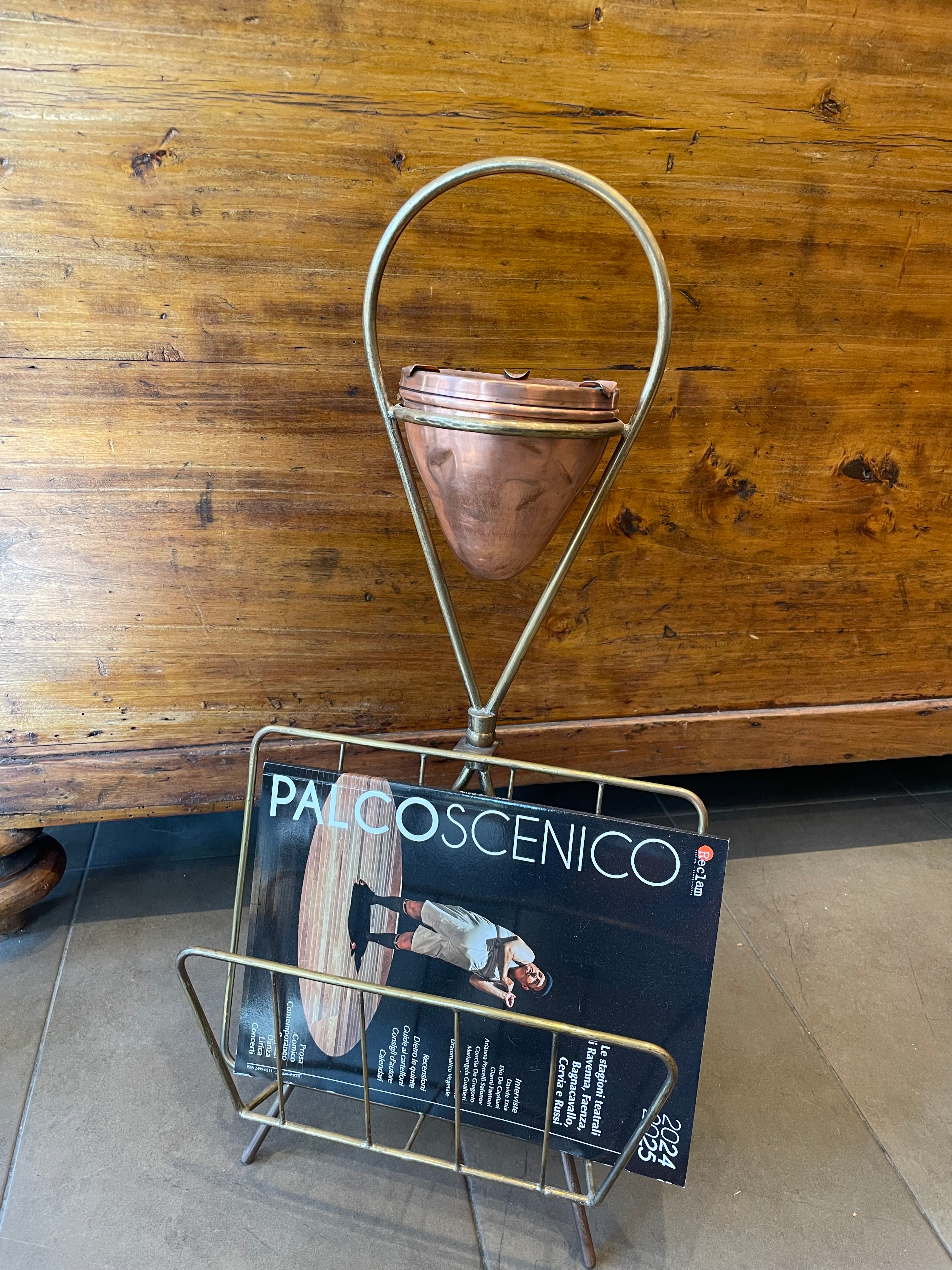 Portariviste Vintage anni 60’ con posacenere in rame